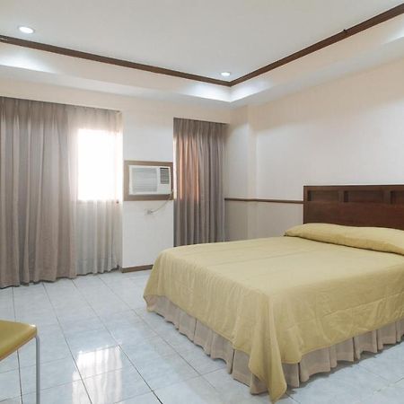 Garden Plaza Hotel Манила Экстерьер фото