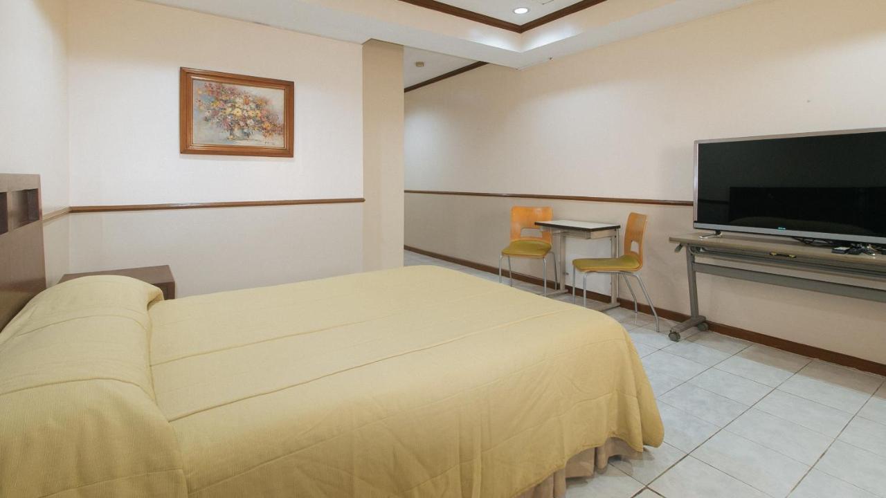 Garden Plaza Hotel Манила Экстерьер фото