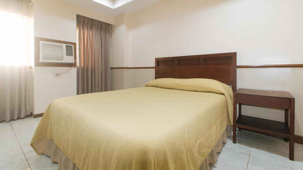 Garden Plaza Hotel Манила Экстерьер фото