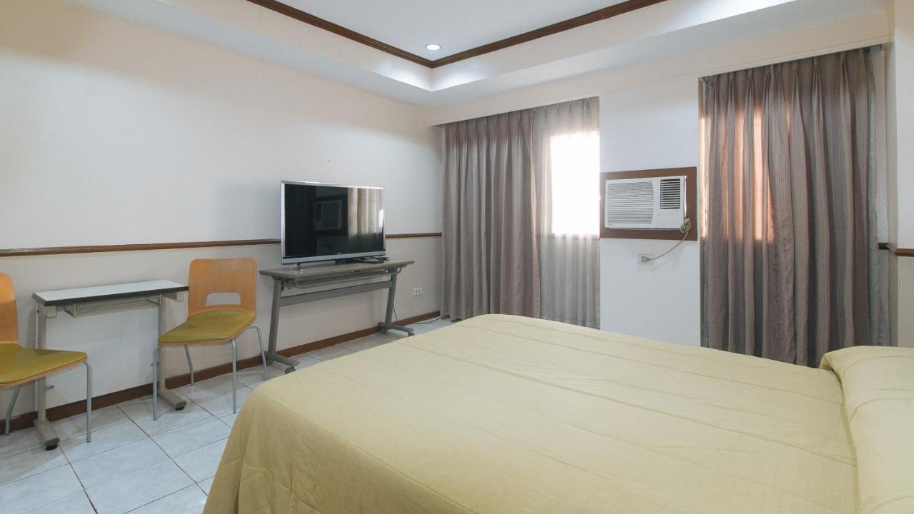 Garden Plaza Hotel Манила Экстерьер фото